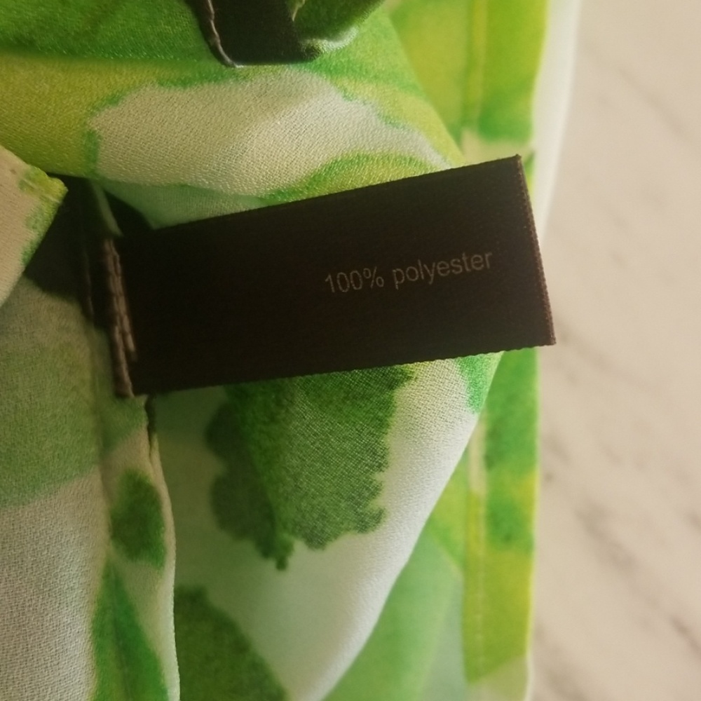 Vibrant green top - Picture 5 of 5